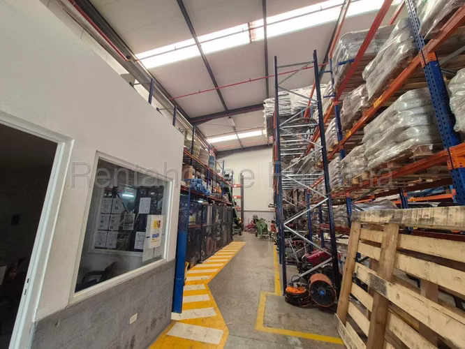 Galera de 618 m² en venta / Mañanitas / Con Andén de Carga y Oficinas / Cod. 27-1818 AGPM