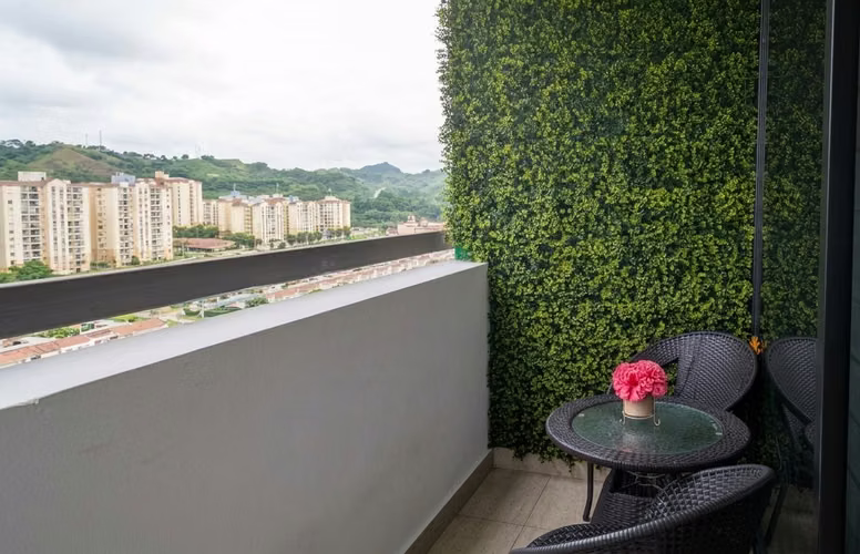 Apartamento en Condado del Rey I con balcon y ubicación privilegiada - Imagen 2
