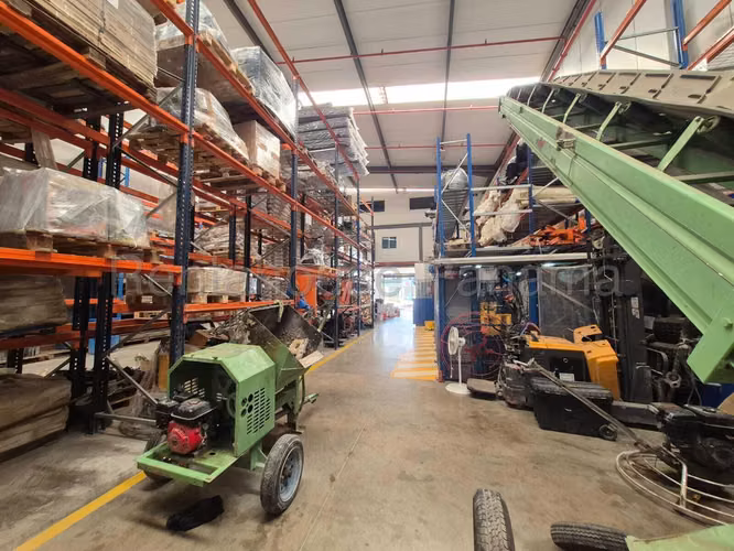 VENTA DE GALERA EN DOS CAMINOS LAS MANANITAS HQ - Imagen 7