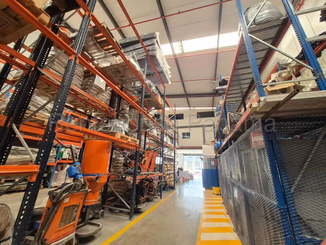 VENTA DE GALERA EN DOS CAMINOS LAS MANANITAS HQ - Imagen 5