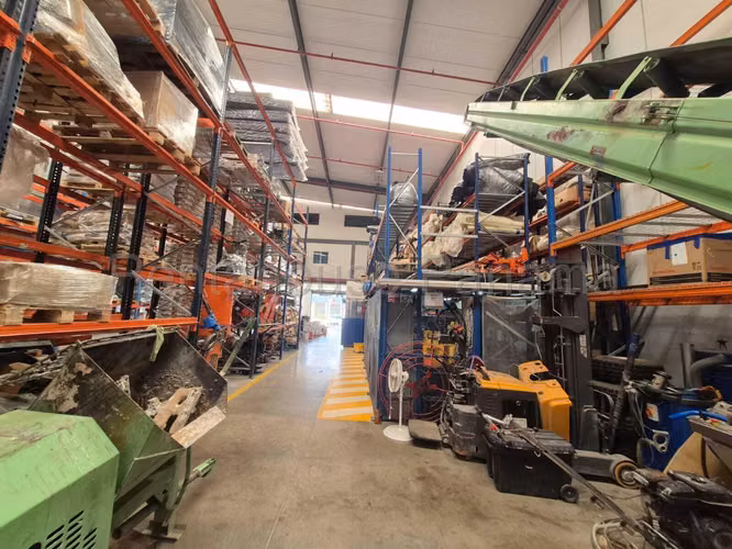 VENTA DE GALERA EN DOS CAMINOS LAS MANANITAS HQ - Imagen 8