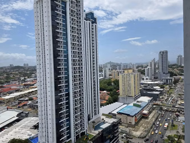 Se alquila apartamento en Vía españa