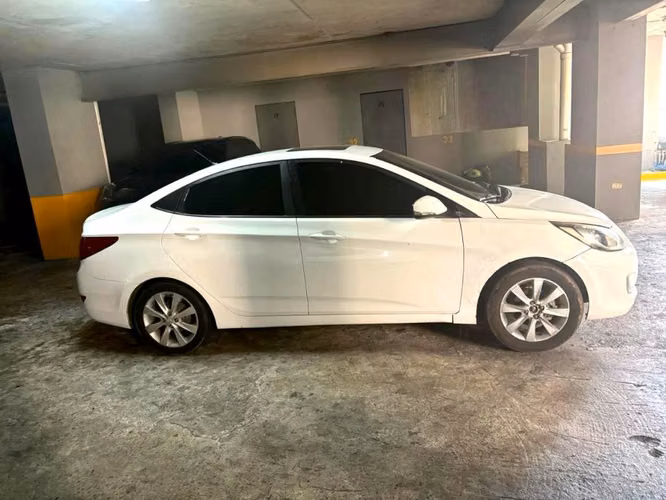 Hyundai Accent 2017 - Imagen 2