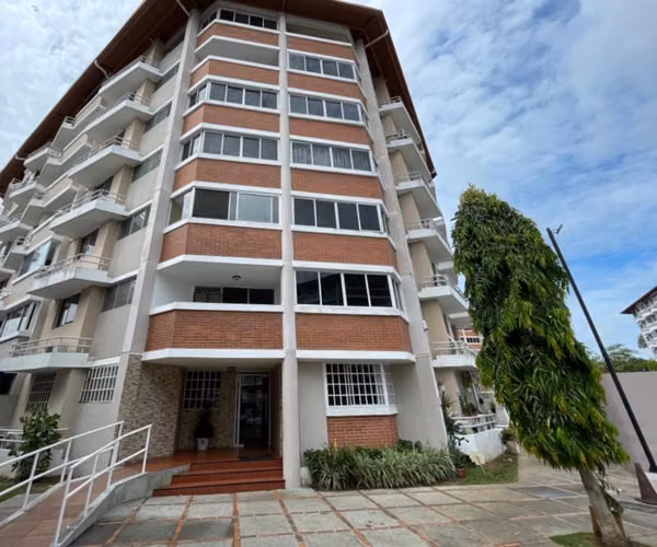 Remate- apartamento- Edificio llano bonito-93.000$ neg.