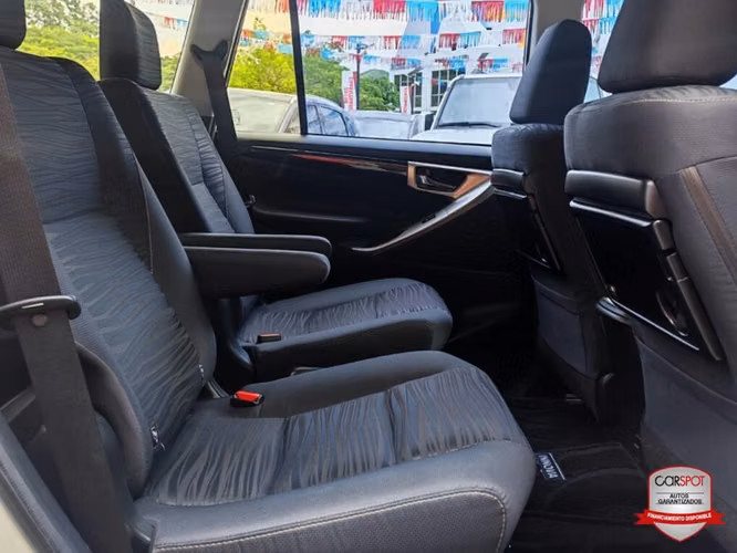 Toyota Innova Venturer 2022 Automática EE6060 - Imagen 9