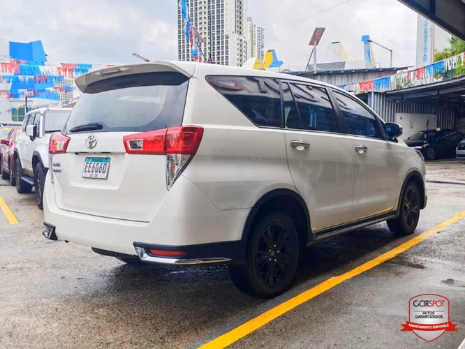 Toyota Innova Venturer 2022 Automática EE6060 - Imagen 4