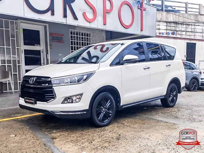 Toyota Innova Venturer 2022 Automática EE6060