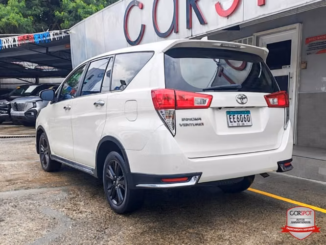 Toyota Innova Venturer 2022 Automática EE6060 - Imagen 6