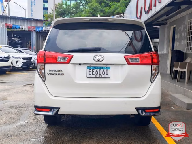 Toyota Innova Venturer 2022 Automática EE6060 - Imagen 5