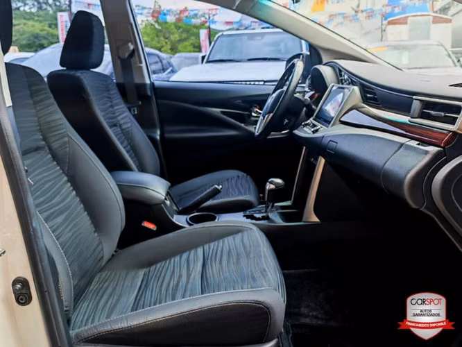 Toyota Innova Venturer 2022 Automática EE6060 - Imagen 10