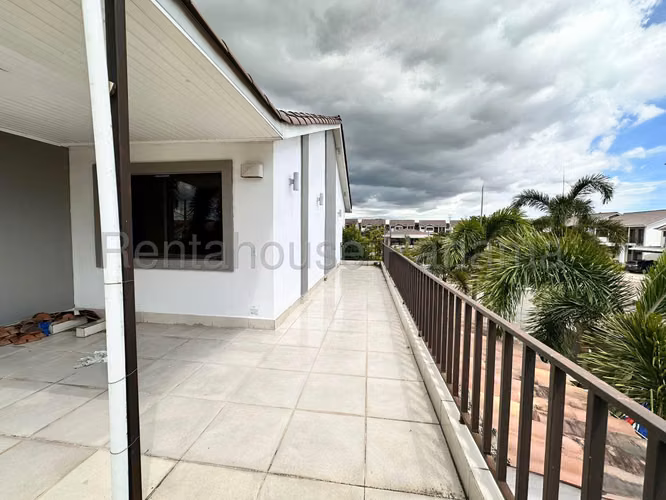 Venta de Casa en Paseo del Norte Olympus KC