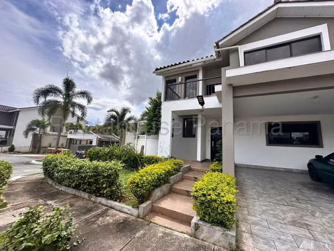 Venta de Casa en Paseo del Norte Olympus KC