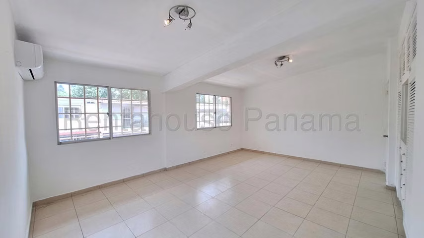 Casa en Alquiler en Parque Lefevre JG - Imagen 17
