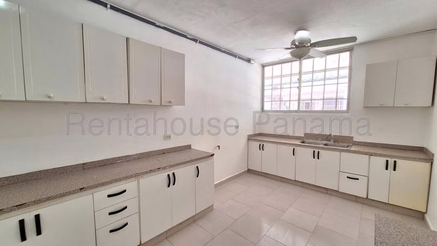 Casa en Alquiler en Parque Lefevre JG - Imagen 9