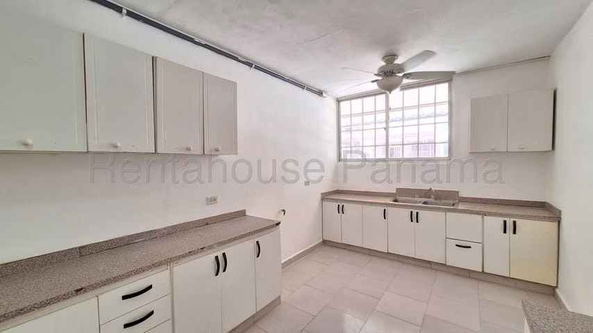 Casa en Alquiler en Parque Lefevre JG - Imagen 8