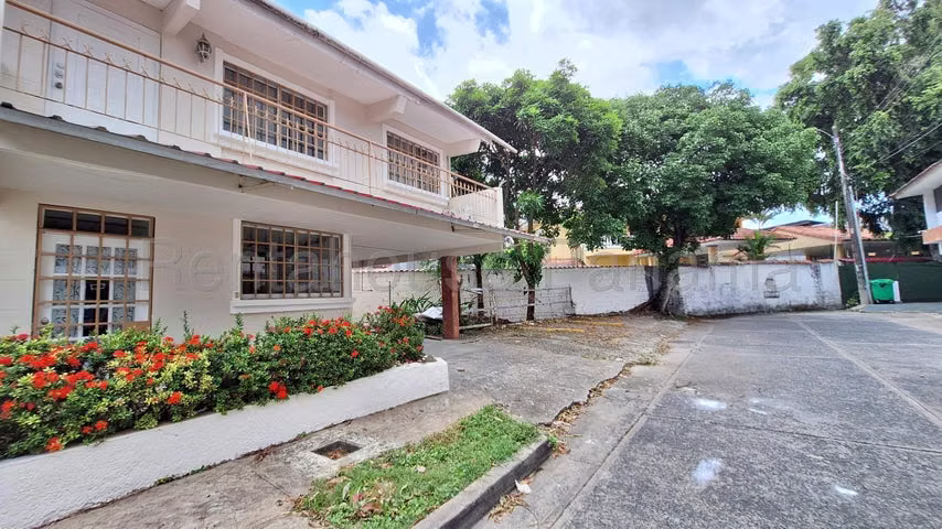 Casa en Alquiler en Parque Lefevre JG - Imagen 2