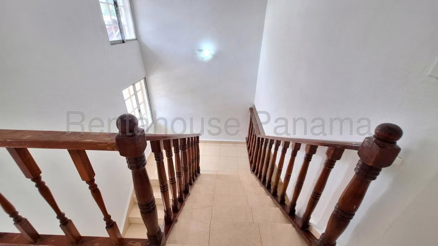 Casa en Alquiler en Parque Lefevre JG - Imagen 13