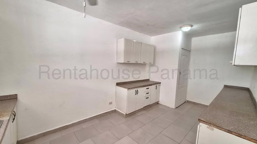 Casa en Alquiler en Parque Lefevre JG - Imagen 10