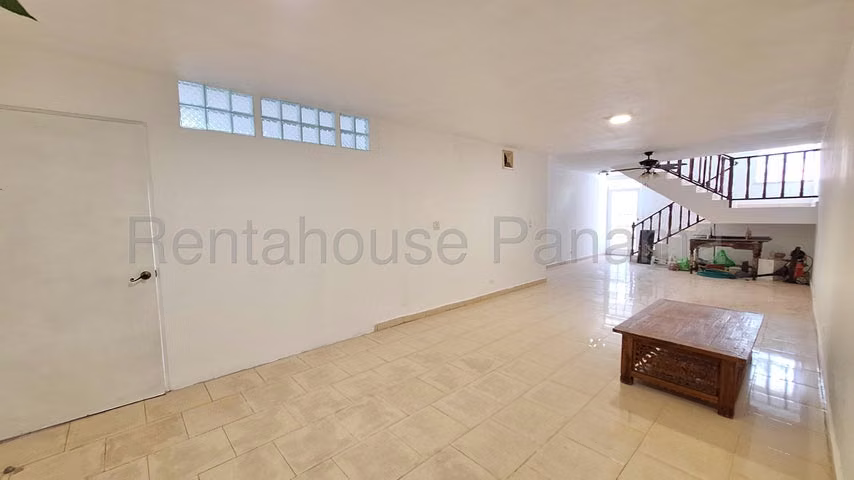 Casa en Alquiler en Parque Lefevre JG - Imagen 5