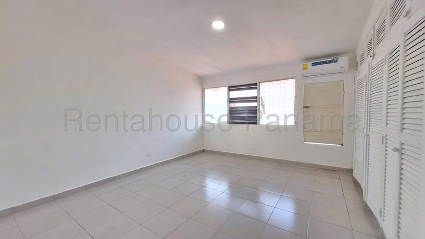 Casa en Alquiler en Parque Lefevre JG - Imagen 14