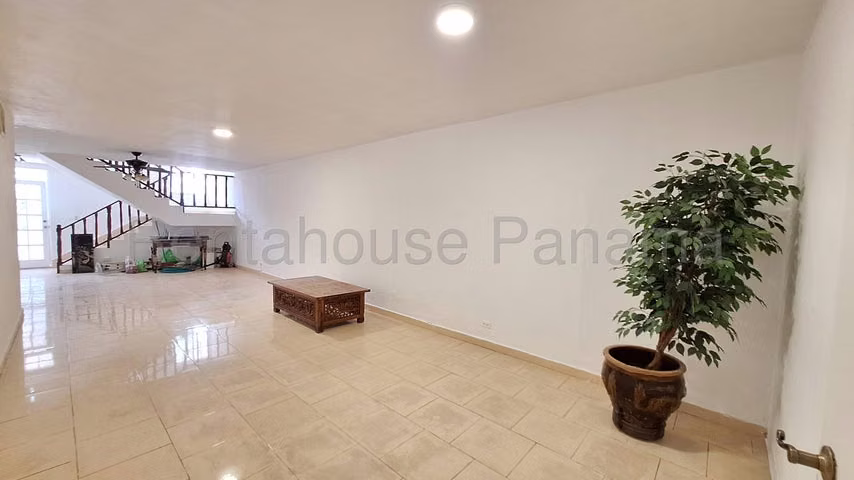 Casa en Alquiler en Parque Lefevre JG - Imagen 4