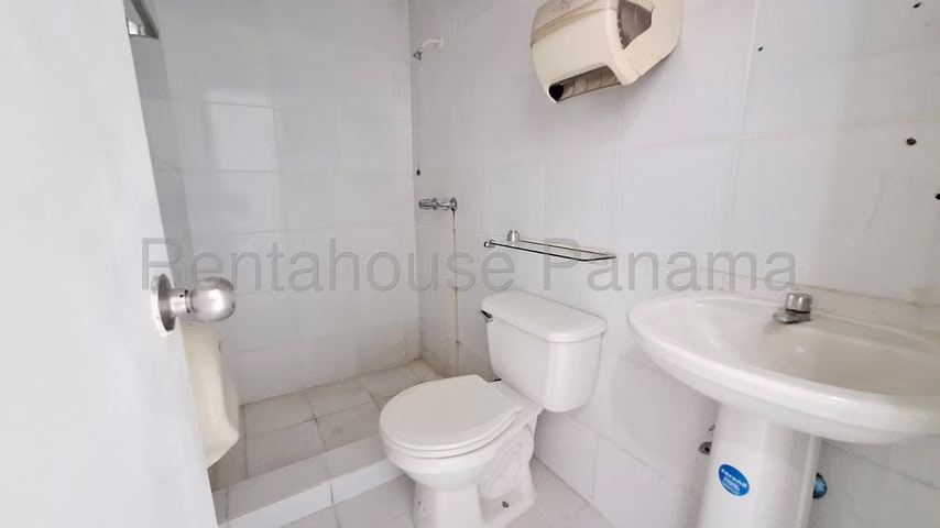 Casa en Alquiler en Parque Lefevre JG - Imagen 11