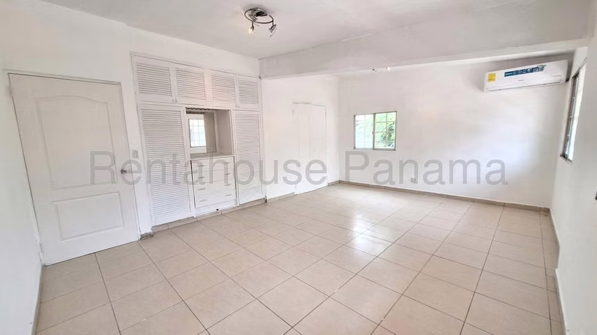Casa en Alquiler en Parque Lefevre JG - Imagen 16