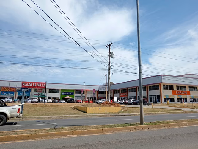 Terreno estratégico para desarrollar proyectos comerciales. con casa incluida - Imagen 11