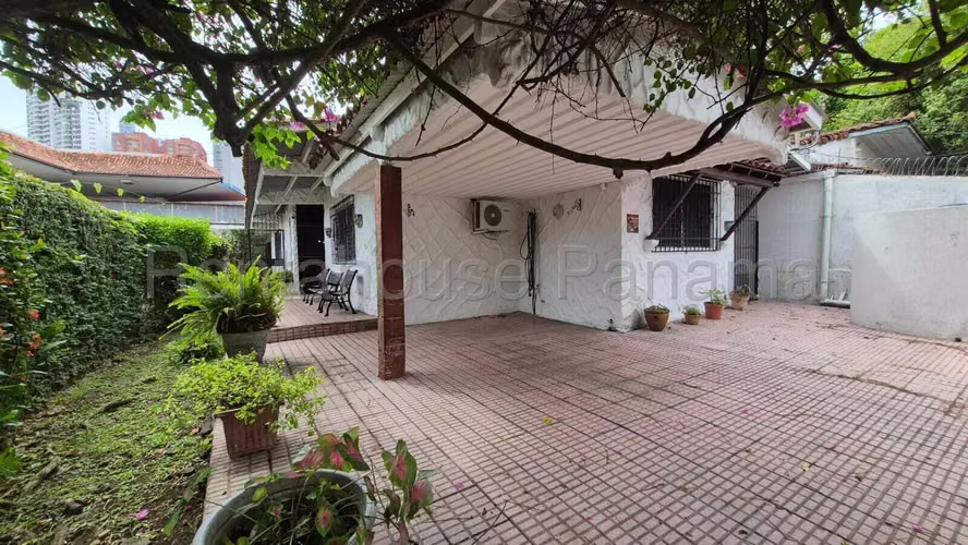 Venta de Casa en Villa de Las Fuentes*