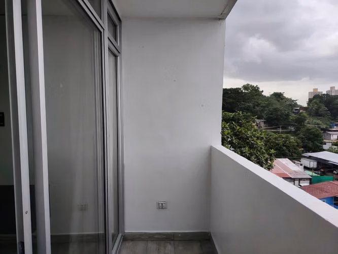 ALQUILO APARTAMENTO EN VIA ESPAÑA, 2 RECAMARAS, SOLO AIRES ACONDICIONADO, 70M2.