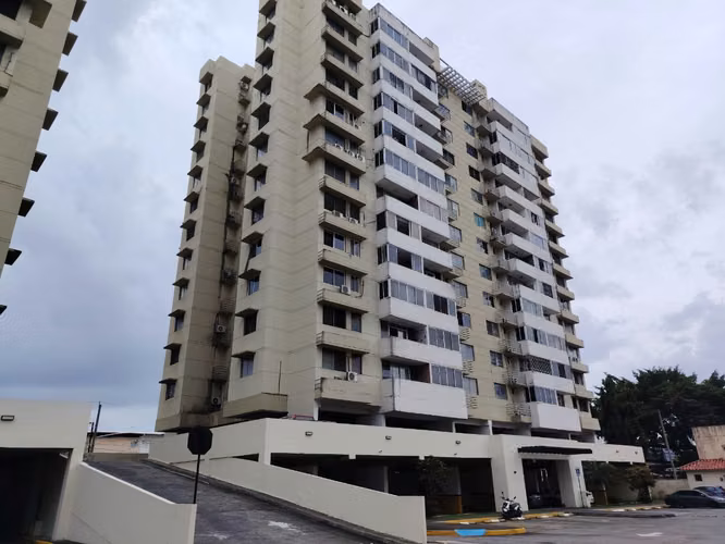 ALQUILO APARTAMENTO EN VIA ESPAÑA, 2 RECAMARAS, SOLO AIRES ACONDICIONADO, 70M2.