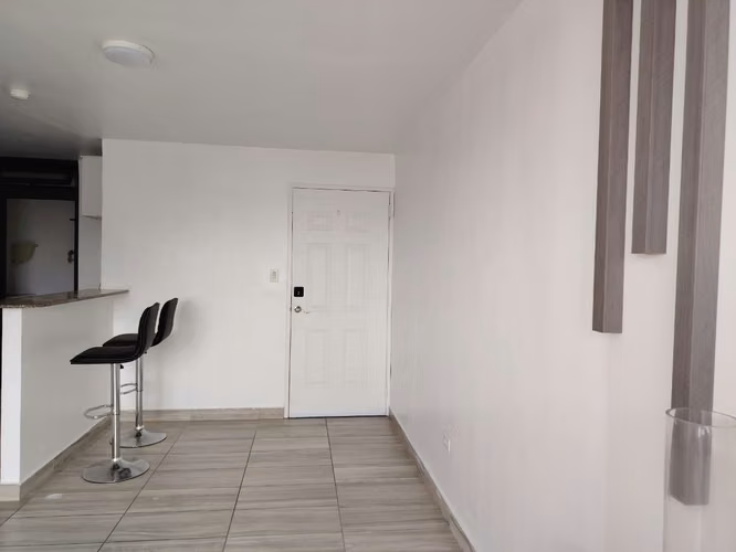 ALQUILO APARTAMENTO EN VIA ESPAÑA, 2 RECAMARAS, SOLO AIRES ACONDICIONADO, 70M2.
