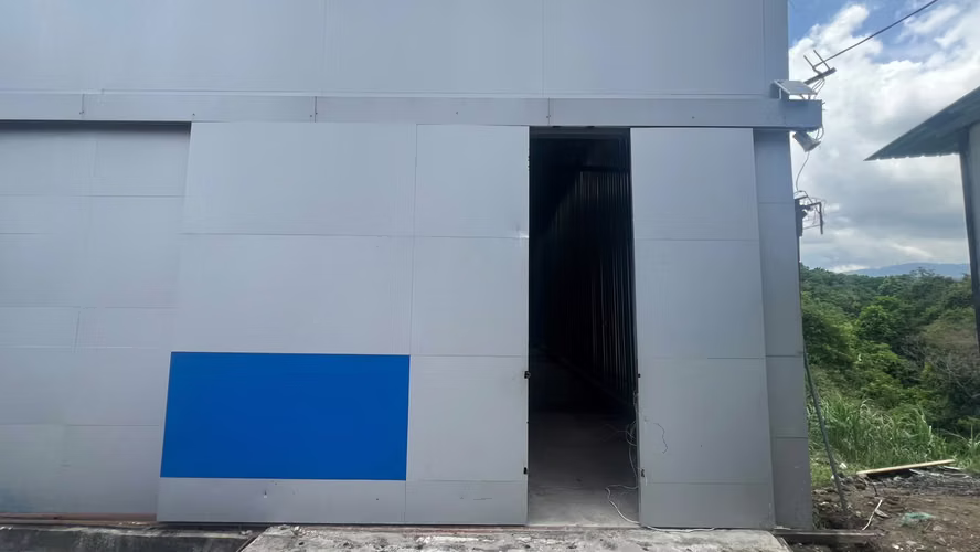 Alquiler de Galera con Electricidad Trifasica