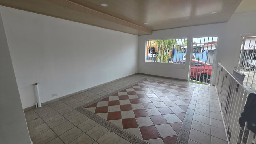 VENTA – Casa Remodelada en Brisas del Golf - SG - Imagen 18