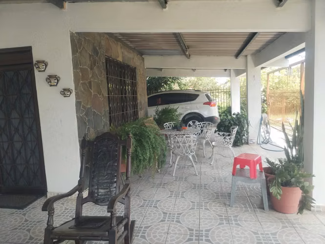Vendo Casa con terreno – Tarare cerca de la arenera San miguel - Imagen 3