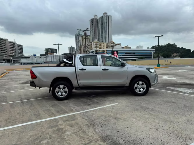 TOYOTA HILUX 2022 23,500.00$ - Imagen 6