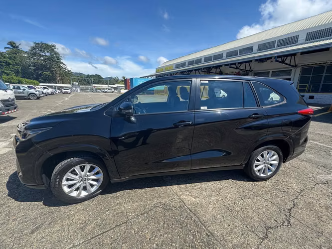 TOYOTA INNOVA 2023 - Imagen 3
