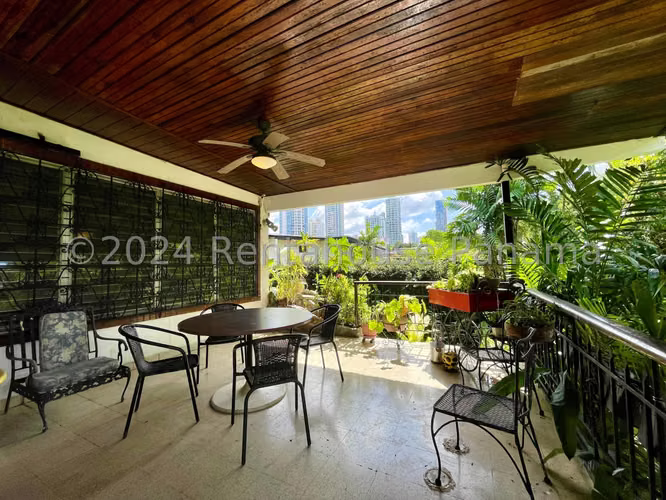 Casa en Venta en San Francisco - Terreno de 1512 m2 27YCG1868