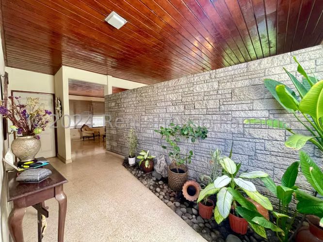 Casa en Venta en San Francisco - Terreno de 1512 m2 27YCG1868