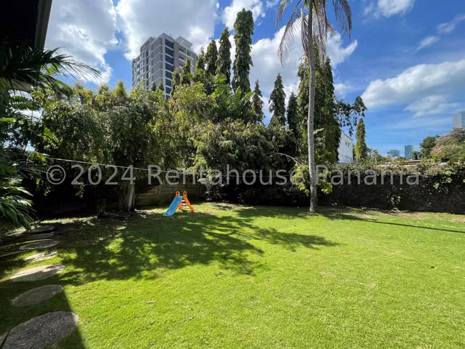 Casa en Venta en San Francisco - Terreno de 1512 m2 27YCG1868