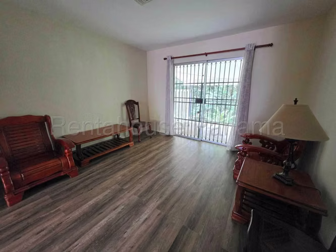 Se Vende Apartamento en Clayton LA27-1846