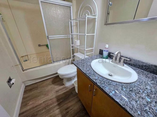 Se Vende Apartamento en Clayton LA27-1846