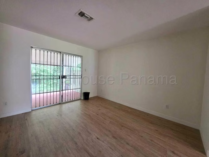Se Vende Apartamento en Clayton LA27-1846