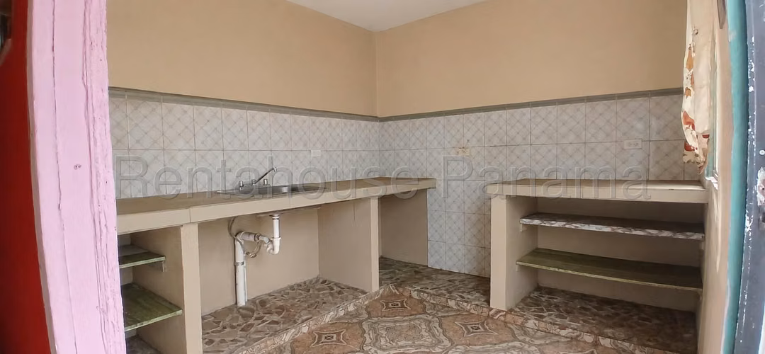 Se Vende Casa en La Mesa LA27-1829