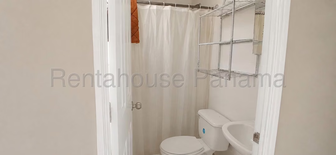 Se Vende Casa en La Mesa LA27-1829