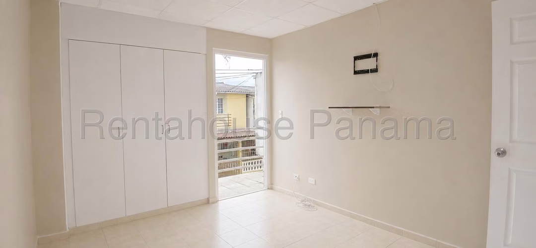 Se Vende Casa en La Mesa LA27-1829