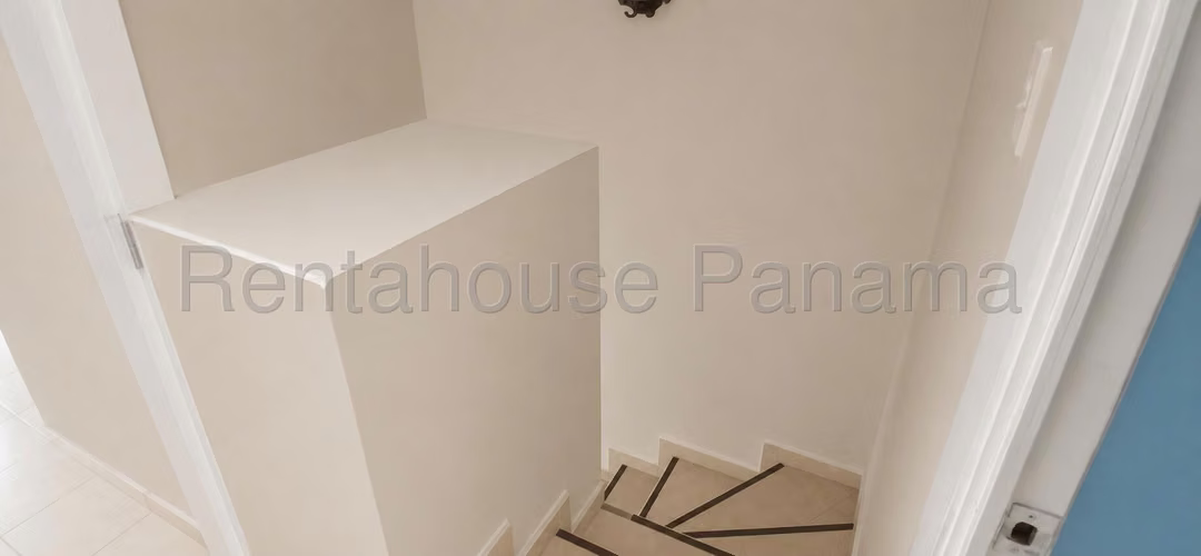 Se Vende Casa en La Mesa LA27-1829