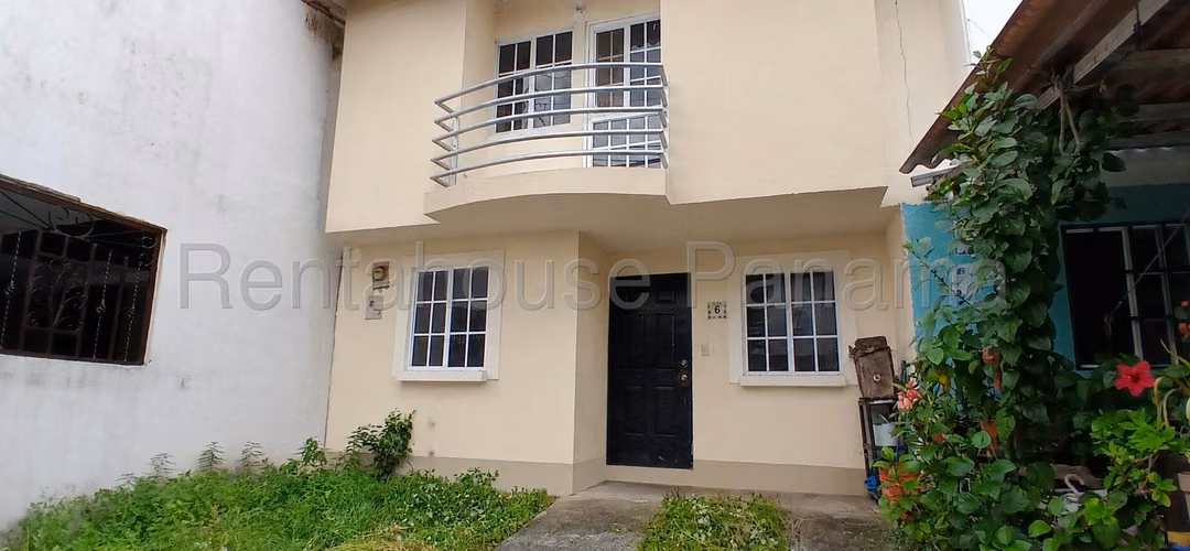 Se Vende Casa en La Mesa LA27-1829