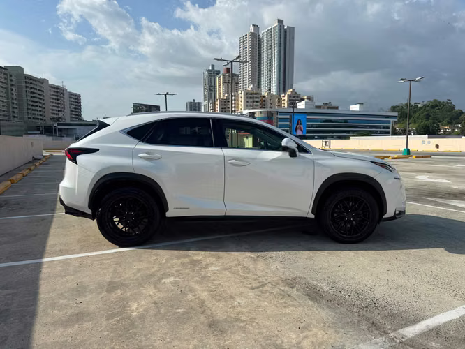 LEXUS NX300H 2015 13,900.00$ - Imagen 6