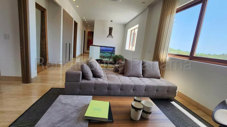 Se Vende Casa en Santa Maria LA27-1835